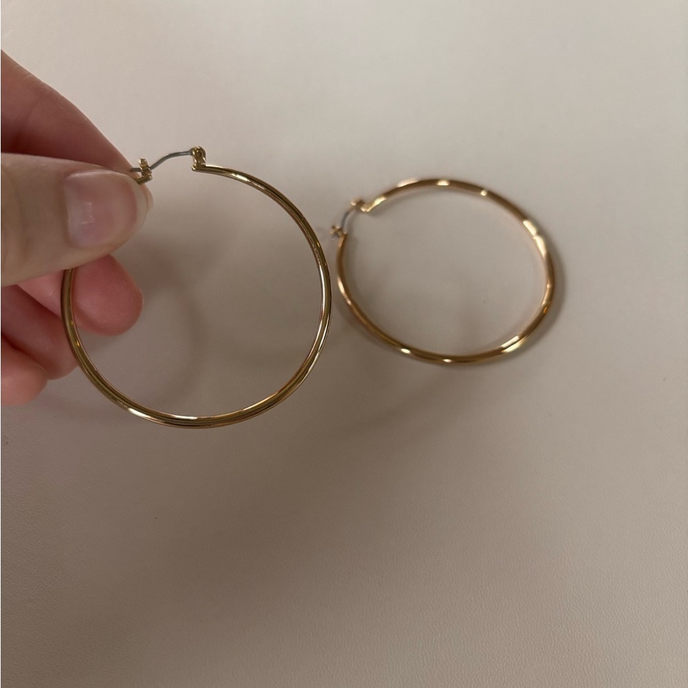 Elegant Gold Hoop Earrings